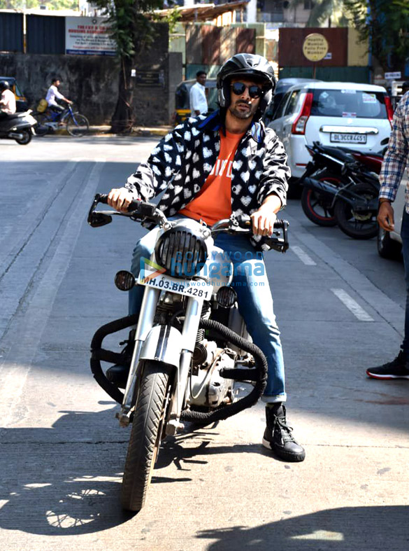 photos kartik aaryan and sara ali khan grace the trailer launch of their film love aaj kal 6