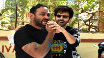 Photos: Kartik Aaryan celebrates his bodyguard’s birthday at dance class in Juhu