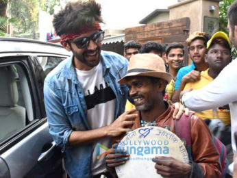 Photos: Kartik Aaryan snapped in Juhu