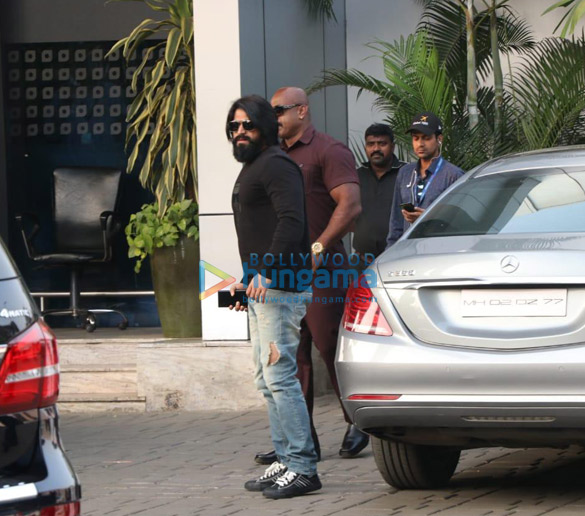 photos ranveer singh katrina kaif pooja hegde and others snapped at the airport 2