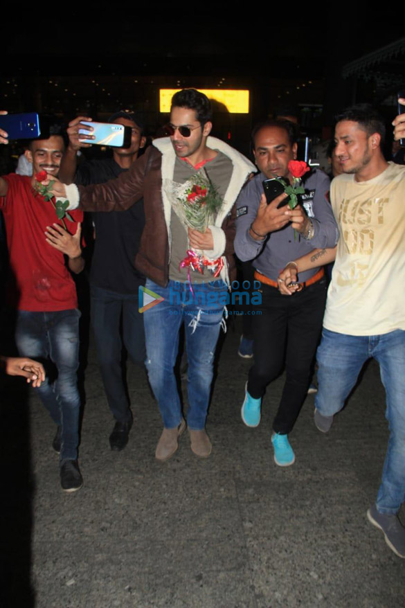 photos ranveer singh katrina kaif pooja hegde and others snapped at the airport 202