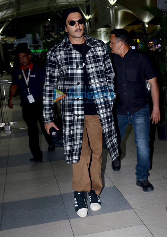 photos ranveer singh snapped at the airport 2