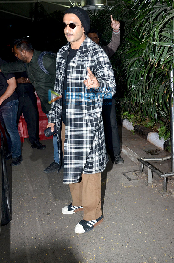 photos ranveer singh snapped at the airport 3