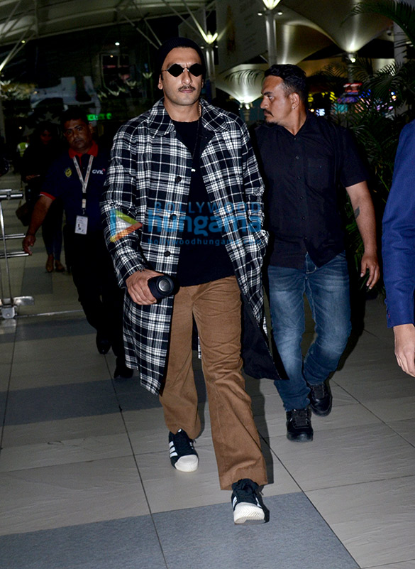 photos ranveer singh snapped at the airport 4