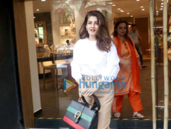 Photos: Raveena Tandon spotted at a jewellery shop in Santacruz