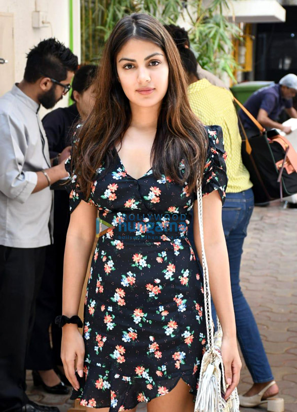photos rhea chakraborty spotted at izumi in bandra 2