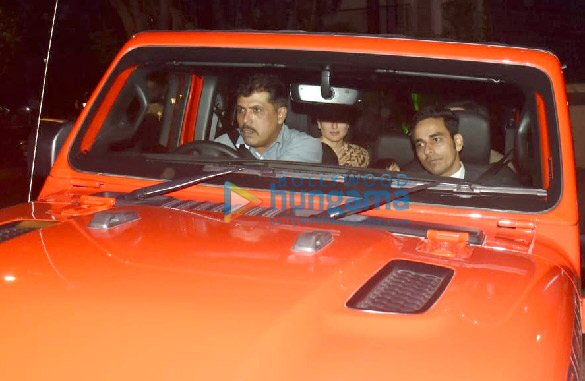 photos saif ali khan and kareena kapoor khan snapped in their new car in bandra 3