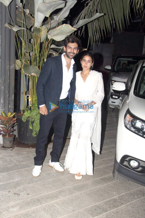 photos sara ali khan and kartik aaryan snapped at maddock films office in bandra 1