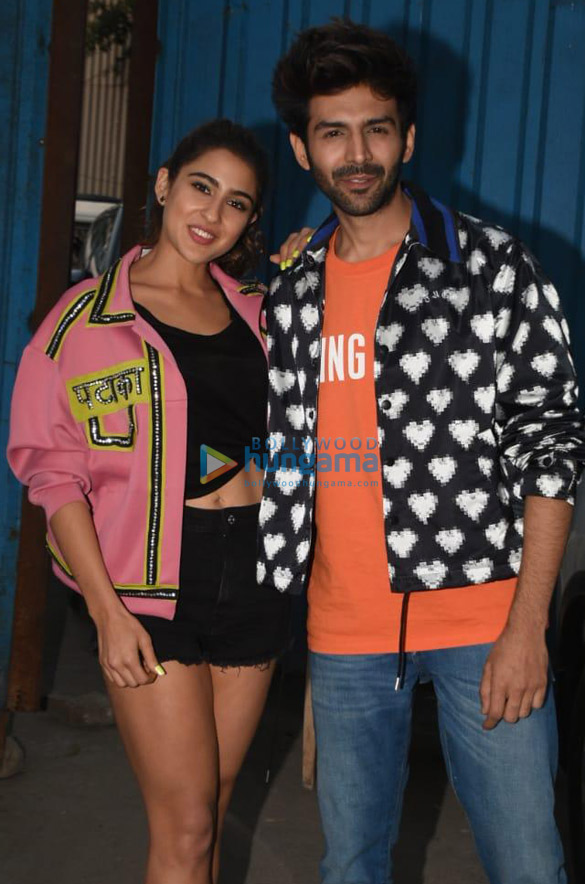 photos sara ali khan and kartik aaryan snapped promoting their film love aaj kal at film city 3