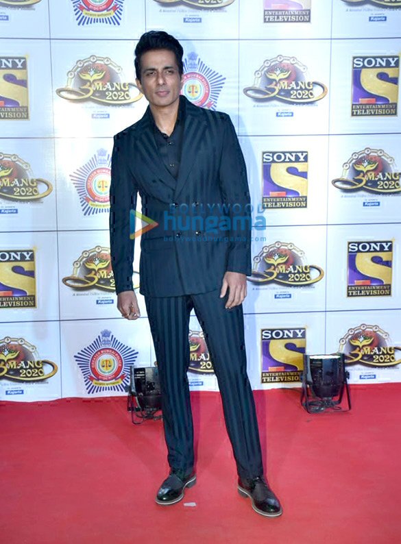 photos sara ali khan and others grace umang 2020 39