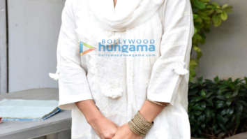 Photos: Sara Ali Khan snapped at Aanand L Rai’s office