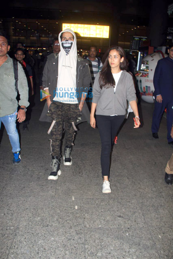 photos shahid kapoor mira rajput sunny leone and vidya balan snapped at the airport 4