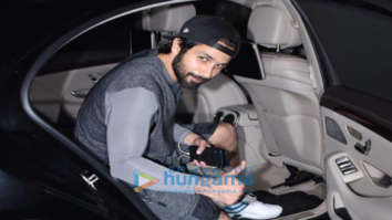 Photos: Shahid Kapoor snapped playing cricket in Juhu