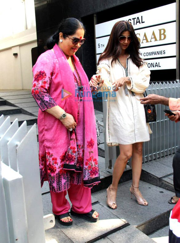 photos shilpa shetty and family spotted at hakkasan in bandra 6