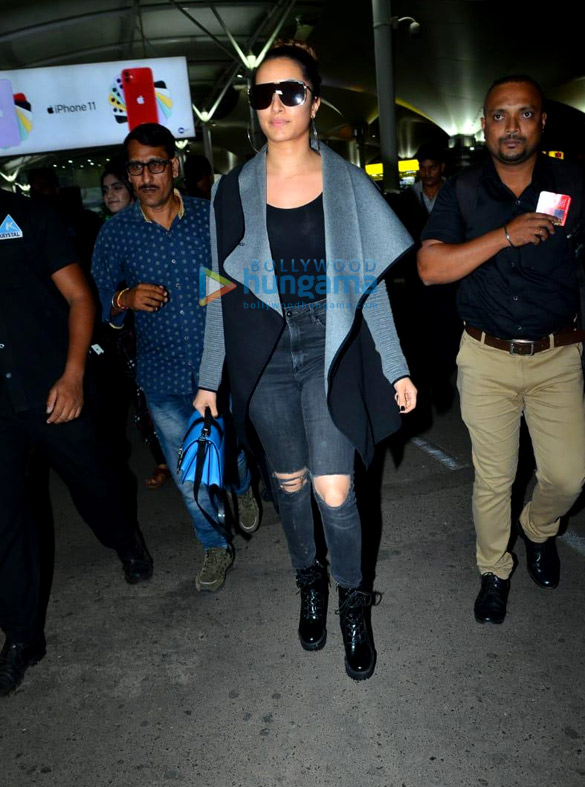 Photos: Shraddha Kapoor, Varun Dhawan, Nora Fatehi and others snapped at the airport Photos: Shraddha Kapoor, Varun Dhawan, Nora Fatehi and others snapped at the airport