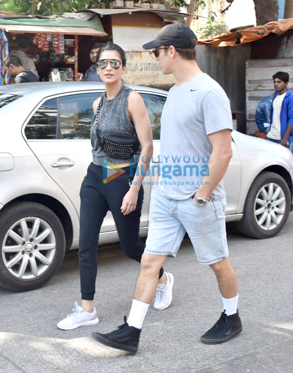 photos shruti haasan snapped with in lokhandwala 2