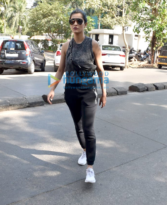 photos shruti haasan snapped with in lokhandwala 5