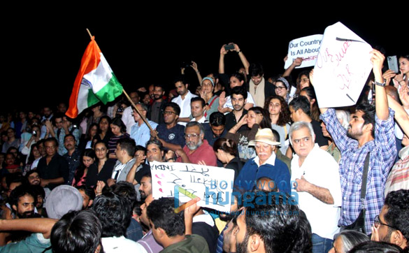 Photos: Taapsee Pannu, Vishal Bhardwaj and others snapped at the protest in Mumbai Photos: Taapsee Pannu, Vishal Bhardwaj and others snapped at the protest in Mumbai