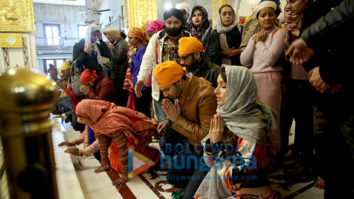Photos: Varun Dhawan and Sharddha Kapoor snapped at the Sri Bangla Sahib Gurudwara