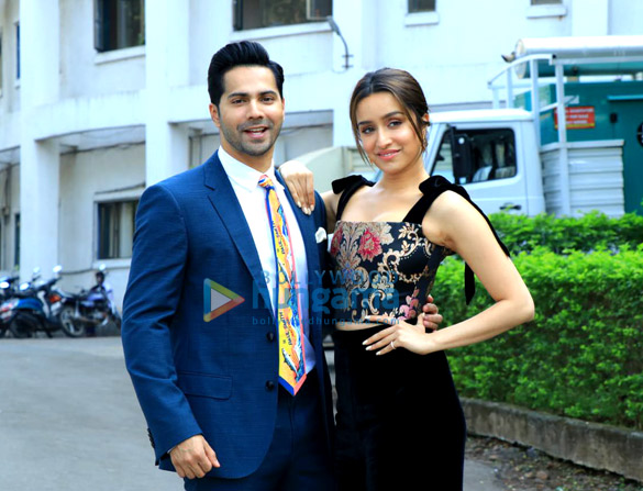 photos varun dhawan and shraddha kapoor snapped on sets of indian idol promoting their film street dancer 3d 9