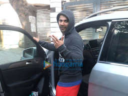 Photos: Varun Dhawan snapped at the gym in Bandra