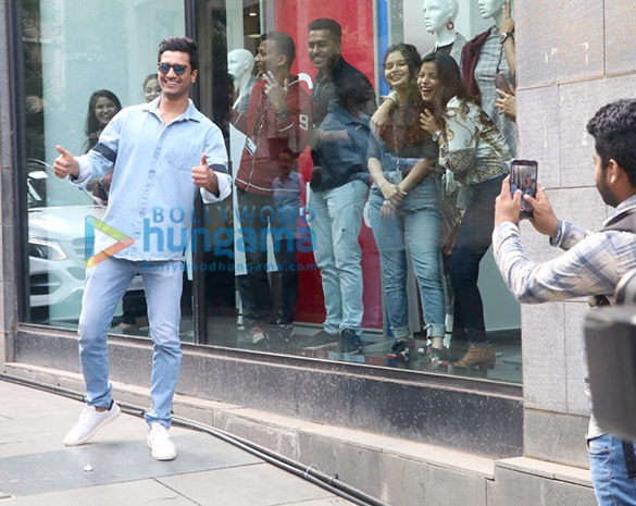 photos vicky kaushal spotted at dharma office in bandra 001