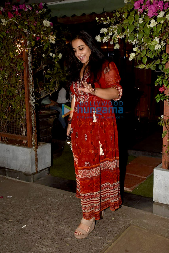 photos vidya balan spotted in bandra 5