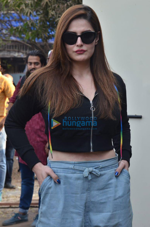 Photos: Zareen Khan snapped at Mukesh Chhabra’s office Photos: Zareen Khan snapped at Mukesh Chhabra’s office
