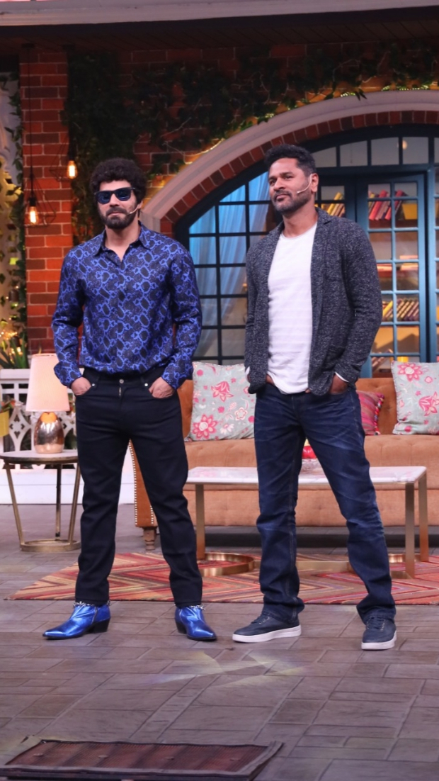 The Kapil Sharma Show: Varun Dhawan transforms into Prabhu Dheva, Shraddha Kapoor arrives with suitcase on set The Kapil Sharma Show: Varun Dhawan transforms into Prabhu Dheva, Shraddha Kapoor arrives with suitcase on set