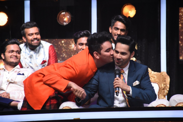 Varun Dhawan's sweet gesture for Indian Idol 11 contestant who is a huge fan of Alia Bhatt Varun Dhawan's sweet gesture for Indian Idol 11 contestant who is a huge fan of Alia Bhatt