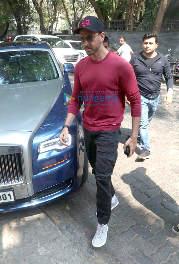 hrithik roshan spotted in bandra 3