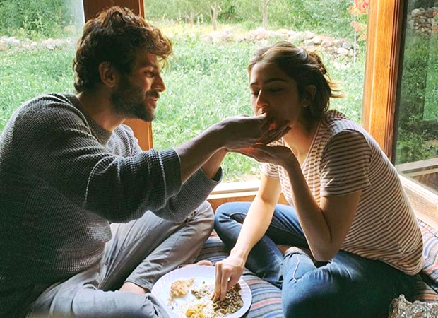 Kartik Aaryan and Sara Ali Khan eat from the same plate on the sets of Love Aaj Kal, leave SarTik fans gushing!