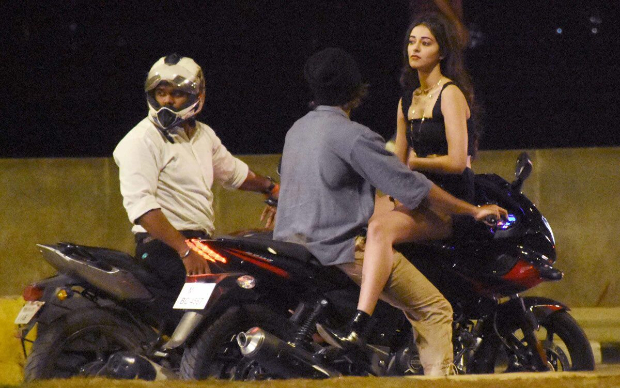 LEAKED PHOTOS! Vijay Deverakonda and Ananya Panday ride a back, it reminds us of Aamir Khan - Rani Mukerji's scene from Ghulam