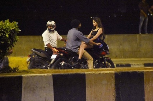 LEAKED PHOTOS! Vijay Deverakonda and Ananya Panday ride a back, it reminds us of Aamir Khan - Rani Mukerji's scene from Ghulam LEAKED PHOTOS! Vijay Deverakonda and Ananya Panday ride a back, it reminds us of Aamir Khan - Rani Mukerji's scene from Ghulam