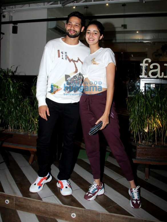 photos ananya panday siddhant chaturvedi and shakun batra spotted at farmers cafe in bandra 4