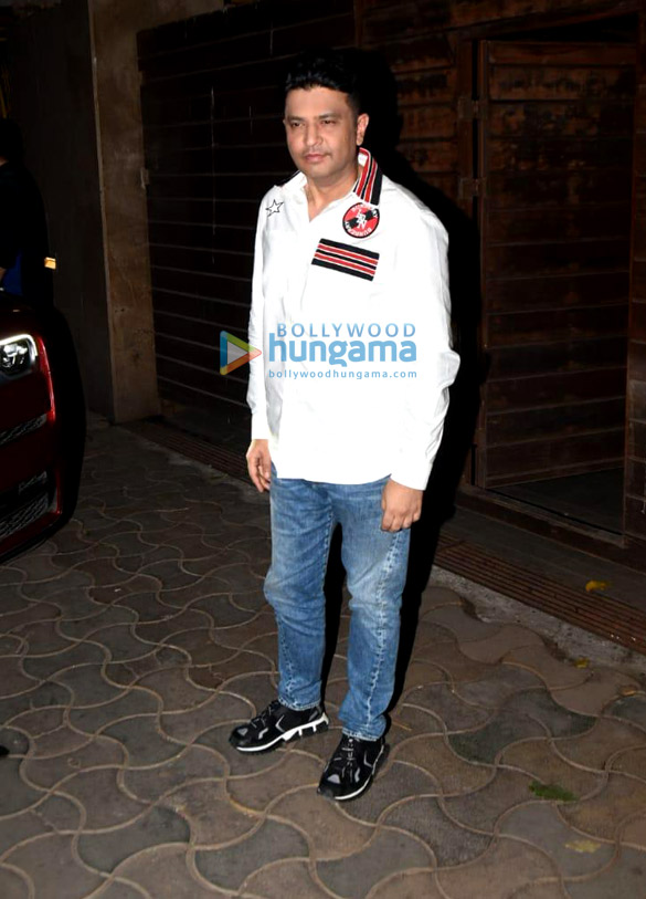 photos bhool bhulaiyaa 2 team snapped at producer murad khetanis house 6
