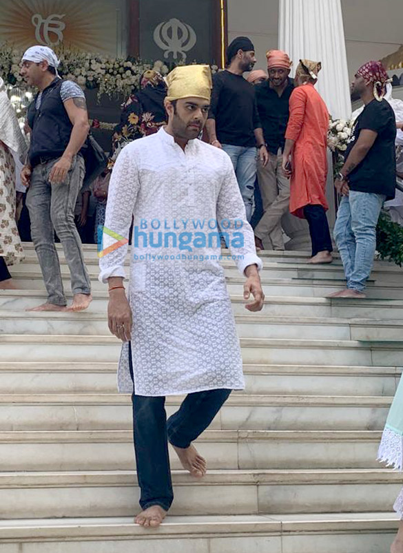 photos celebs snapped at meet brothers fathers prayer meet 6