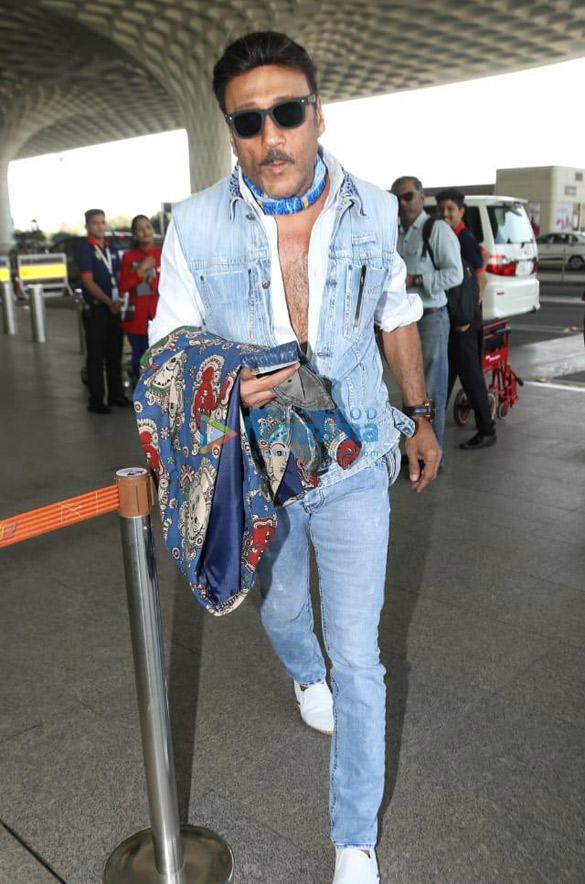 photos deepika padukone jackie shroff and abhishek bachchan snapped at the airport 2