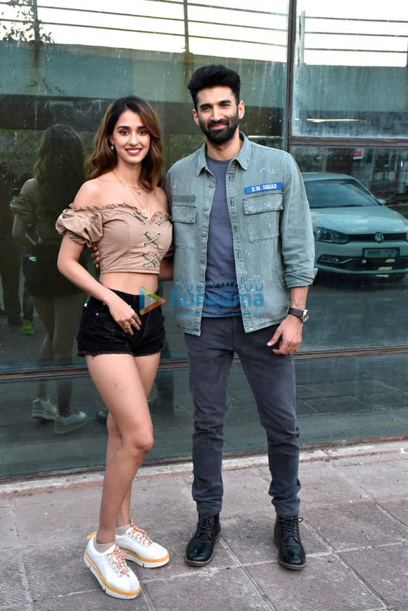 photos disha patani and aditya roy kapur snapped during malang promotions 1
