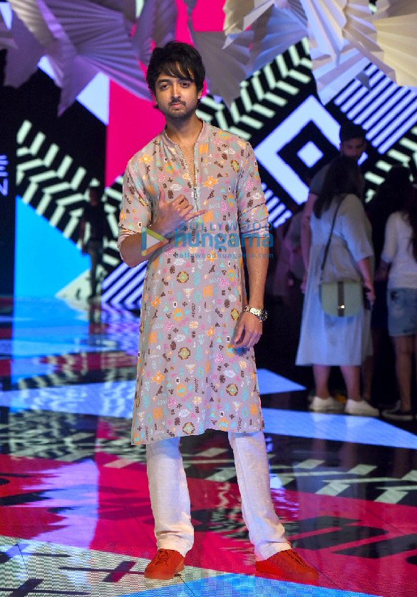 photos divya khosla kumar rhea chakraborty walk the ramp as show stoppers at lakme fashion week summerresort 2020 10