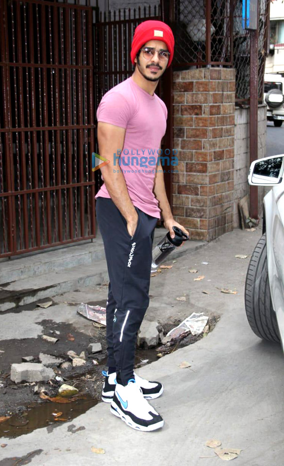 photos ishaan khatter spotted at shankar mahadevans dubbing studio in bandra 3