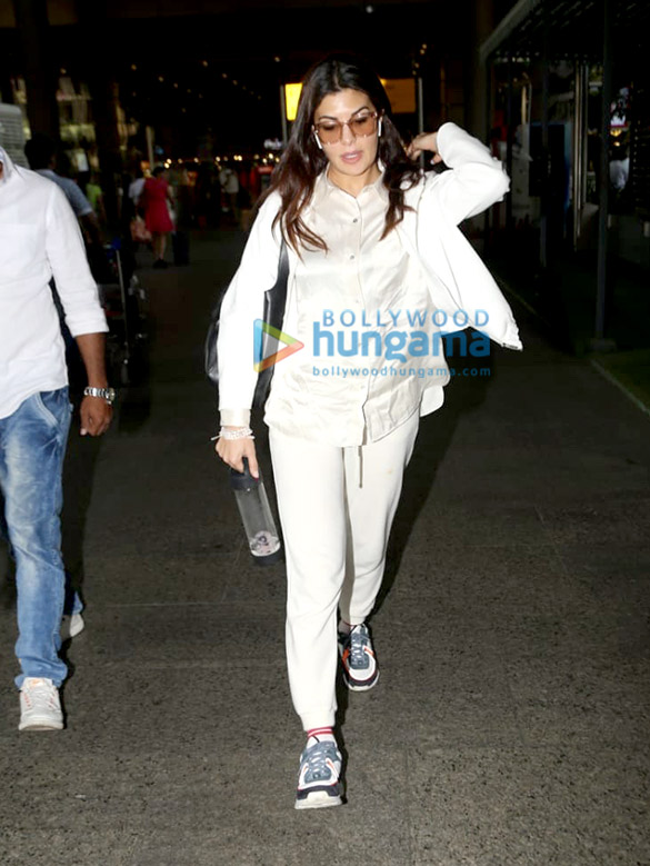 Photos: Jacqueline Fernandez, Janhvi Kapoor and others snapped at the airport