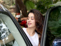 Photos: Janhvi Kapoor snapped at Pali Hill, Bandra