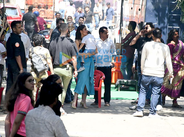 Photos: Kareena Kapoor Khan, Saif Ali Khan And Taimur Ali Khan spotted at Mehboob Studio Photos: Kareena Kapoor Khan, Saif Ali Khan And Taimur Ali Khan spotted at Mehboob Studio
