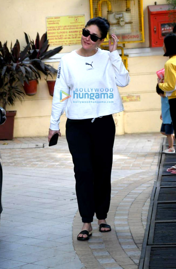photos kareena kapoor khan spotted in bandra 2 7