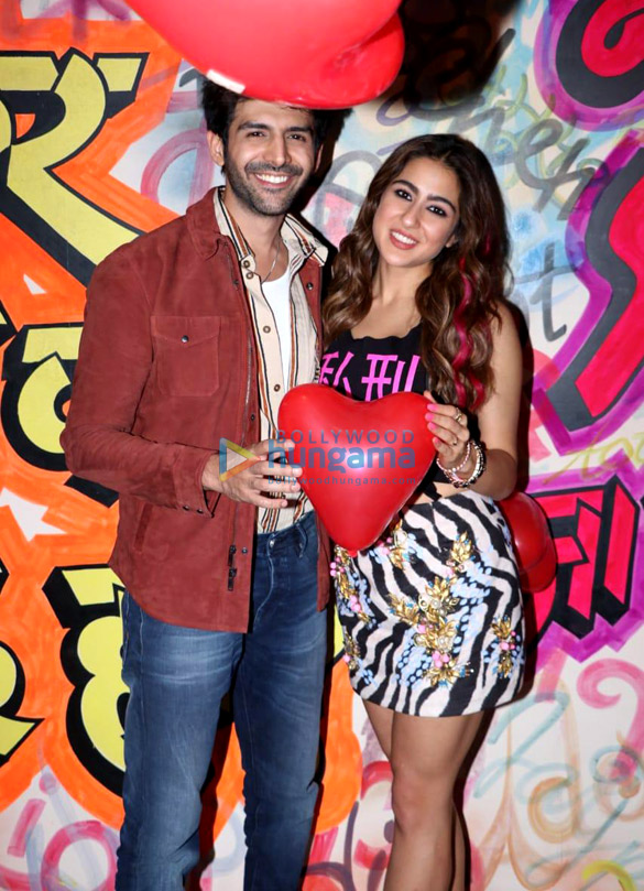 photos kartik aaryan and sara ali khan snapped during love aaj kal promotions 6 2