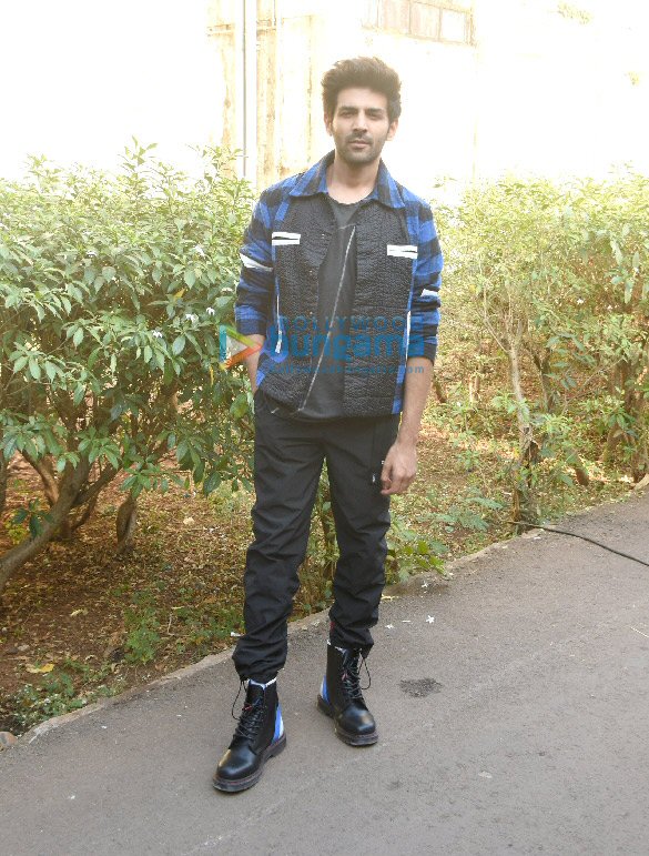 photos kartik aaryan and sara ali khan snapped during love aaj kal promotions 6