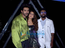 Photos: Kartik Aaryan and Sara Ali Khan snapped promoting Love Aaj Kal on sets of Dance Plus 5