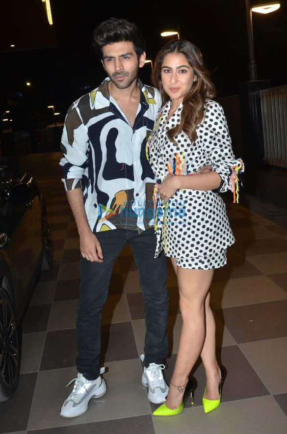 photos kartik aaryan and sara ali khan snapped promoting their film love aaj kal 6