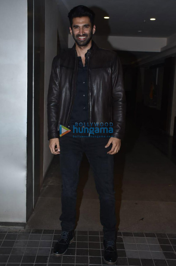 photos kunal kemmu hosts a dinner party for malang starcast 4
